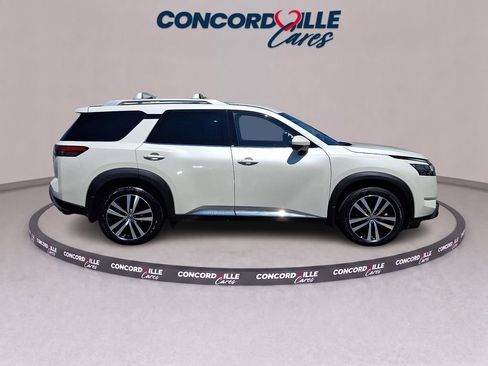 Certified 2024 Nissan Pathfinder Platinum AWD/4WD image 8