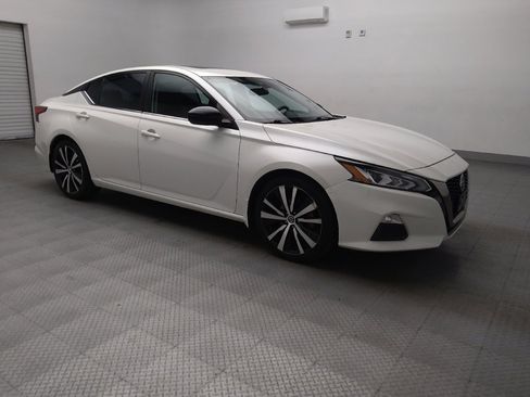 Used 2020 Nissan Altima 2.5 SR w/ Premium Package image 13