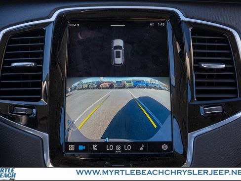 Used 2023 Volvo XC90 B6 Plus image 22