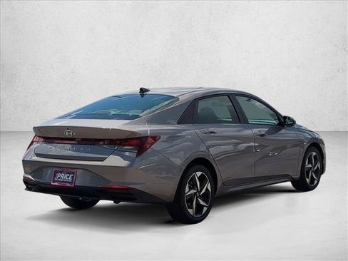 Used 2023 Hyundai Elantra SEL w/ Convenience Package FWD image 5