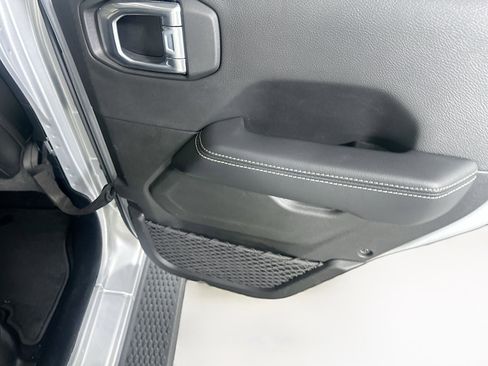 Used 2022 Jeep Wrangler Sahara image 28