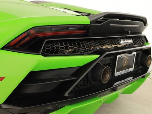 Used 2021 Lamborghini Huracan EVO image 28