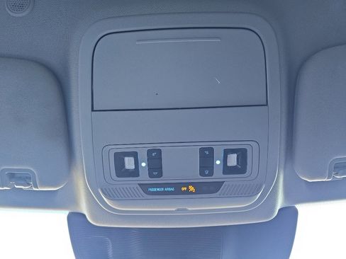 Used 2021 Ford Explorer XLT image 22