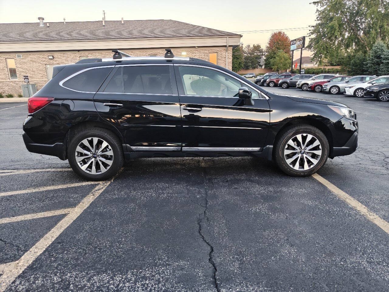 Used 2018 Subaru Outback 3.6R Touring w/ Popular Package #3 AWD/4WD image 6
