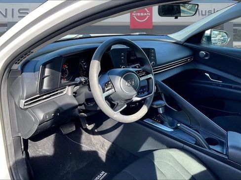 Used 2023 Hyundai Elantra SEL image 14