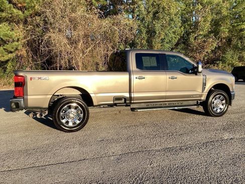 Used 2023 Ford F250 Lariat w/ Chrome Package image 3