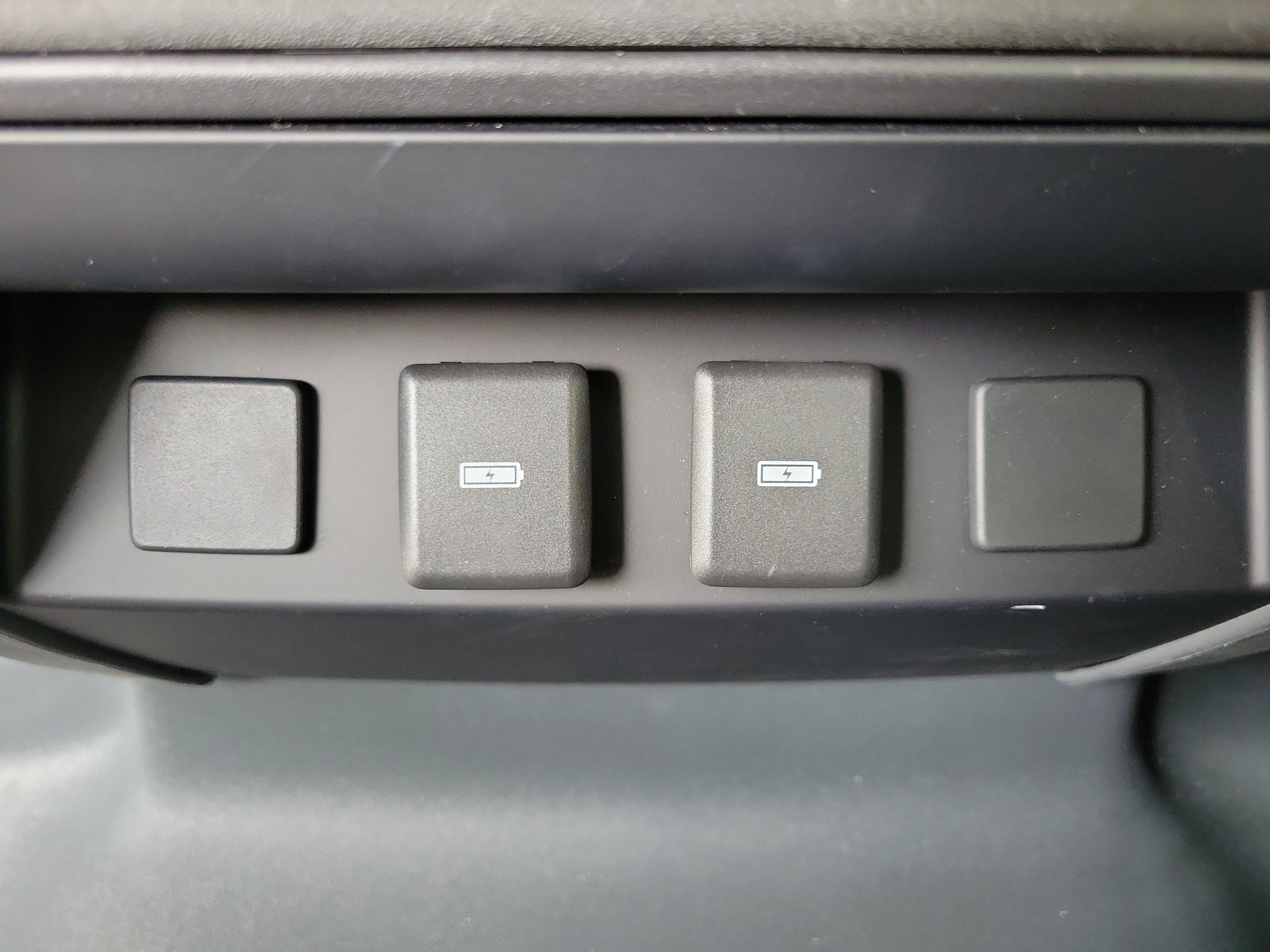 Used 2023 Land Rover Defender 110 S AWD/4WD image 54