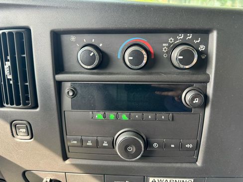 Used 2009 GMC Savana 3500 RWD image 15