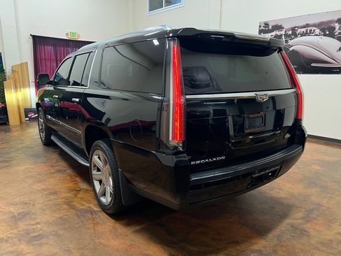 Used 2015 Cadillac Escalade ESV Luxury image 7