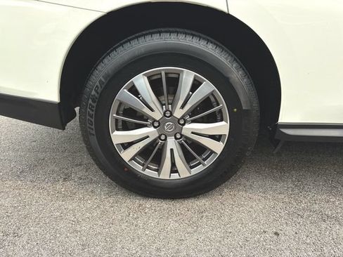 Used 2019 Nissan Pathfinder SV AWD/4WD image 32