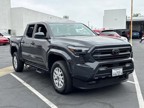 Certified 2025 Toyota Tacoma SR5 AWD/4WD image 1