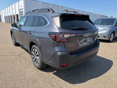 Used 2023 Subaru Outback Premium AWD/4WD image 4