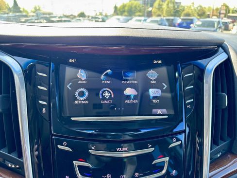 Used 2019 Cadillac Escalade Luxury AWD/4WD image 31