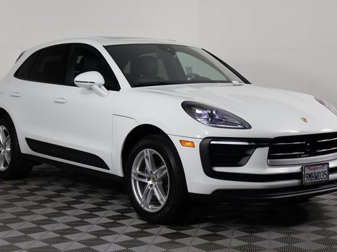 Used 2024 Porsche Macan AWD/4WD image 3
