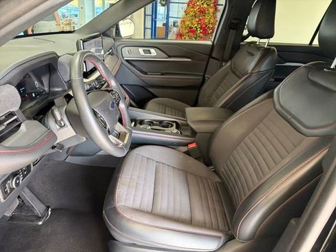 Used 2025 Ford Explorer ST-Line w/ ST-Line Street Pack image 9