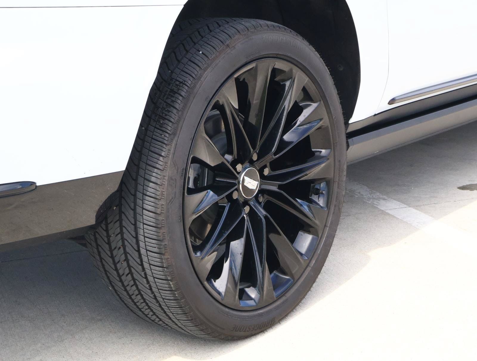 Certified 2026 Cadillac Escalade ESV Platinum Sport w/ LPO, ONYX Package AWD/4WD image 12