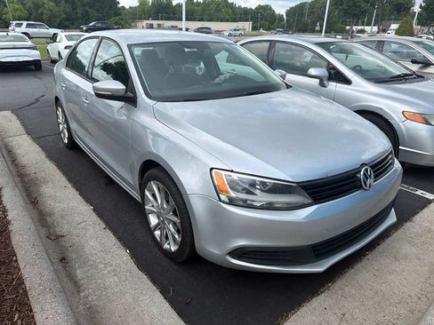Used 2014 Volkswagen Jetta SE FWD image 3