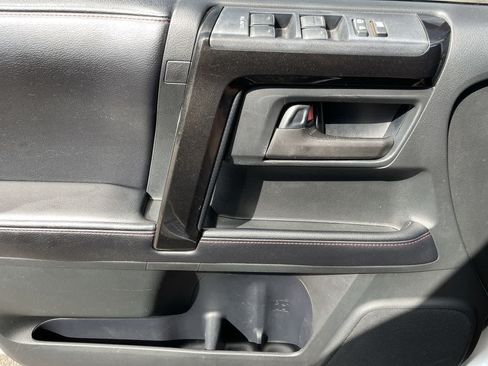 Used 2016 Toyota 4Runner Trail Premium AWD/4WD image 33