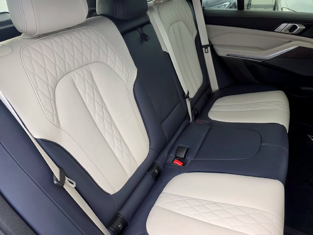 Certified 2021 BMW X5 xDrive40i w/ M Sport Package AWD/4WD image 26