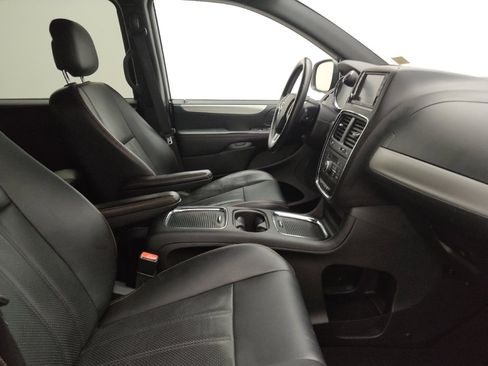 Used 2014 Dodge Grand Caravan R/T image 21