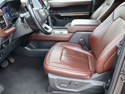 Used 2024 Ford Expedition Limited image 16