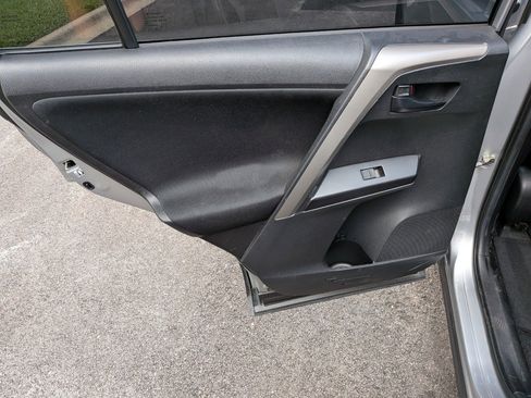 Used 2018 Toyota RAV4 LE image 30