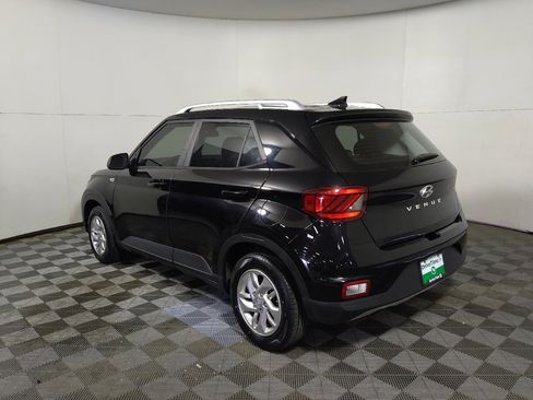 Used 2020 Hyundai Venue SEL FWD image 3