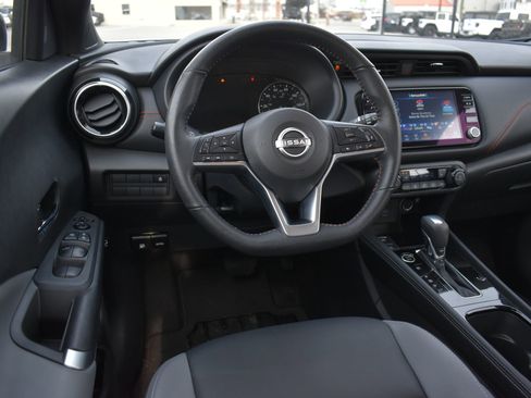 Used 2023 Nissan Kicks SR w/ SR Premium Package image 17