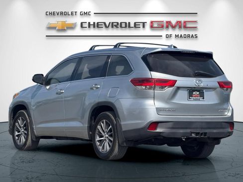 Used 2018 Toyota Highlander XLE AWD/4WD image 5