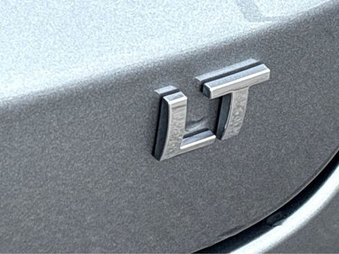 Used 2025 Chevrolet Trax LT FWD image 18