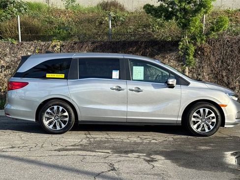 Certified 2023 Honda Odyssey EX-L image 3