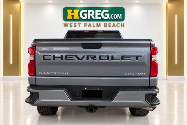 Used 2019 Chevrolet Silverado 1500 Custom w/ Custom Value Package AWD/4WD image 2