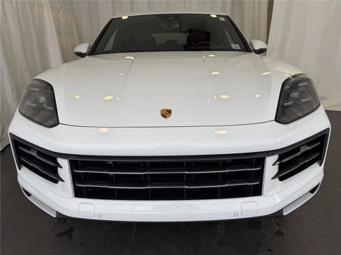 Certified 2024 Porsche Cayenne image 6