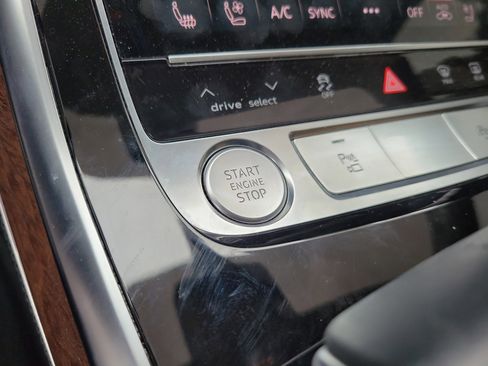 Used 2019 Audi Q8 Prestige w/ Luxury Package AWD/4WD image 18