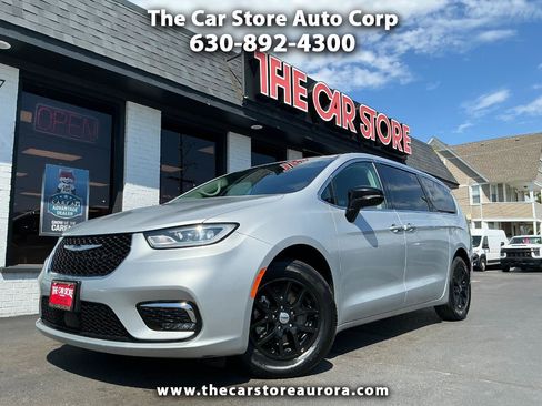 Used 2024 Chrysler Pacifica Touring-L FWD image 1