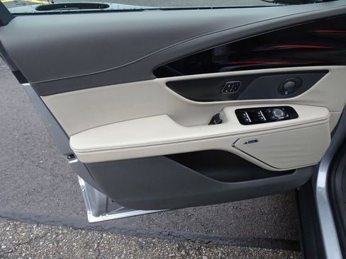 Used 2024 Lincoln Nautilus Premier w/ Equipment Group 102A image 13