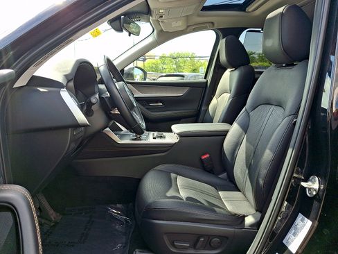 Certified 2024 MAZDA CX-90 3.3 Turbo w/ Preferred Package AWD/4WD image 16