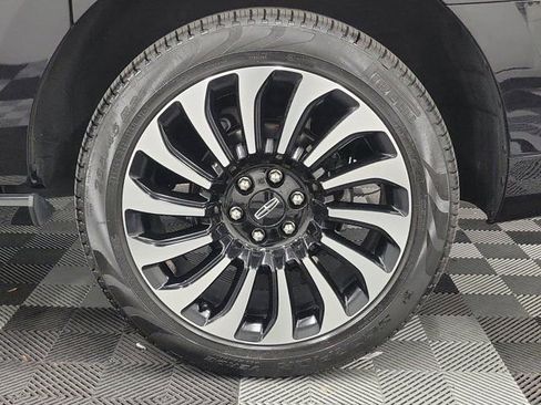 Used 2024 Lincoln Navigator L Black Label AWD/4WD image 9