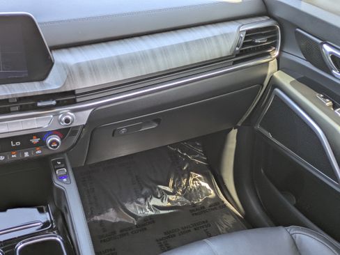 Used 2025 Kia Telluride EX w/ EX Captain's Chair Package FWD image 18