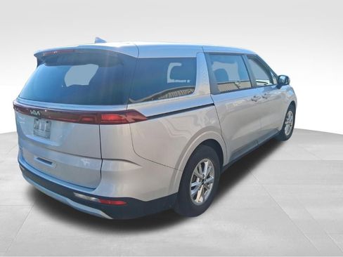 Used 2023 Kia Carnival LX FWD image 7
