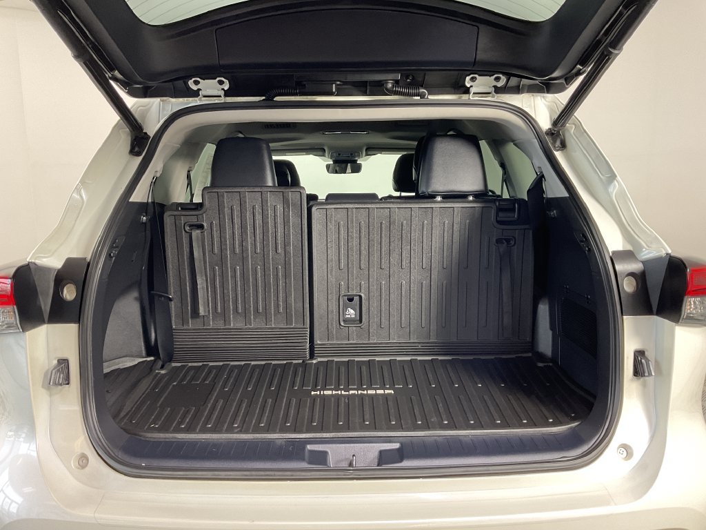 Used 2020 Toyota Highlander XLE AWD/4WD image 23