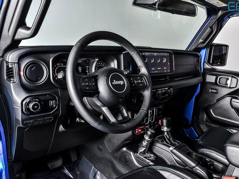 Used 2025 Jeep Wrangler Rubicon image 16