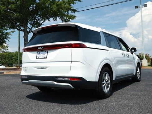 Used 2023 Kia Carnival LX FWD image 6