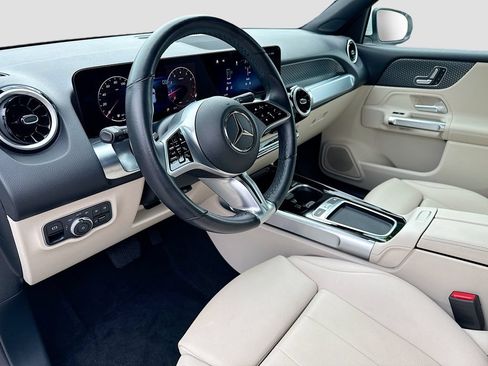 Used 2025 Mercedes-Benz GLB 250 4MATIC image 10