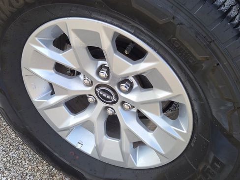 Used 2024 Nissan Frontier SV image 15