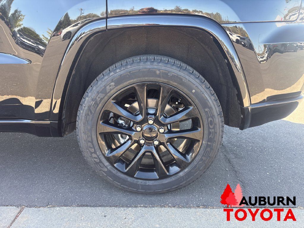 Used 2021 Jeep Grand Cherokee Laredo X AWD/4WD image 23