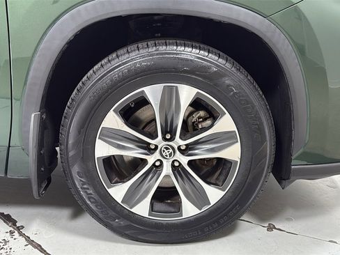 Used 2023 Toyota Highlander XLE image 22