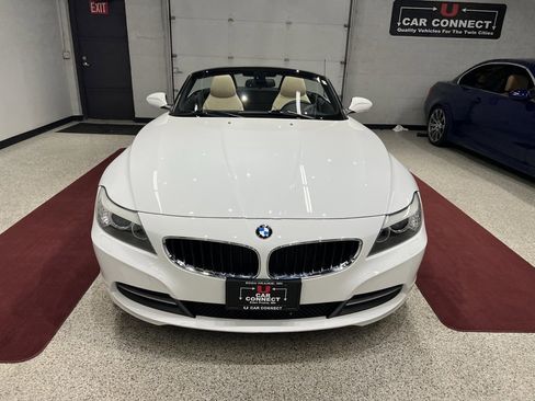 Used 2011 BMW Z4 sDrive30i image 9
