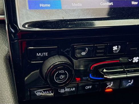 Used 2023 Jeep Grand Cherokee L Overland image 21