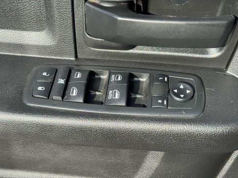 Used 2018 RAM 2500 Tradesman w/ Chrome Appearance Group image 18